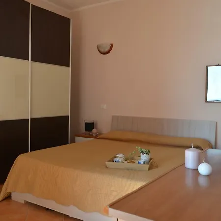 Apartment Fronte Mare 2 *